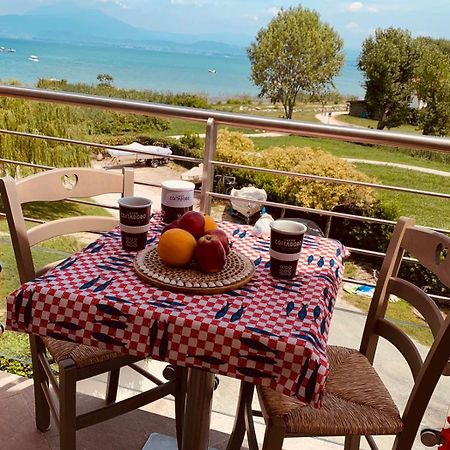 Seeblickwohnung Sirmione - Fronte Lago Mit Privatsteg Dış mekan fotoğraf