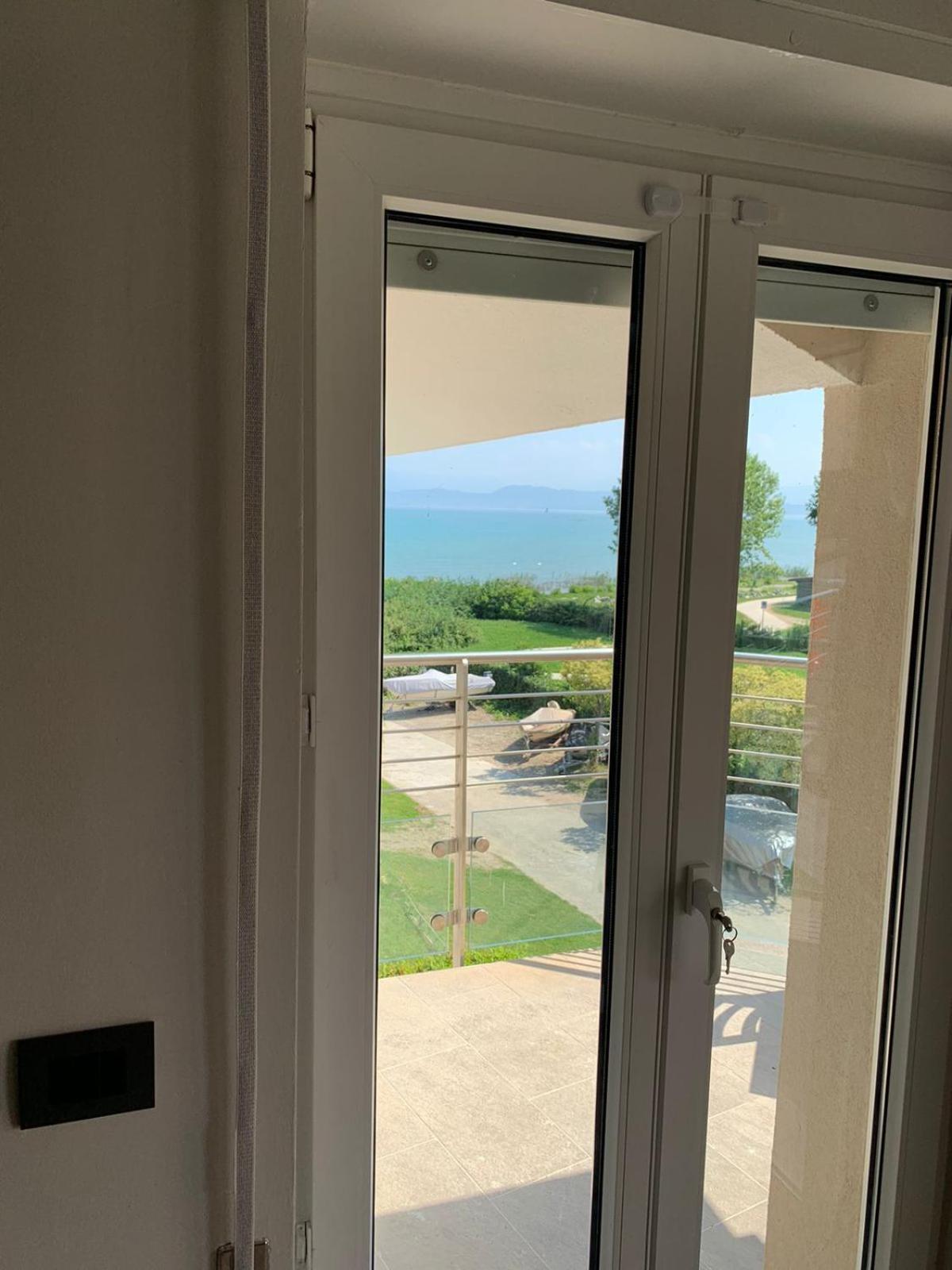 Seeblickwohnung Sirmione - Fronte Lago Mit Privatsteg Dış mekan fotoğraf