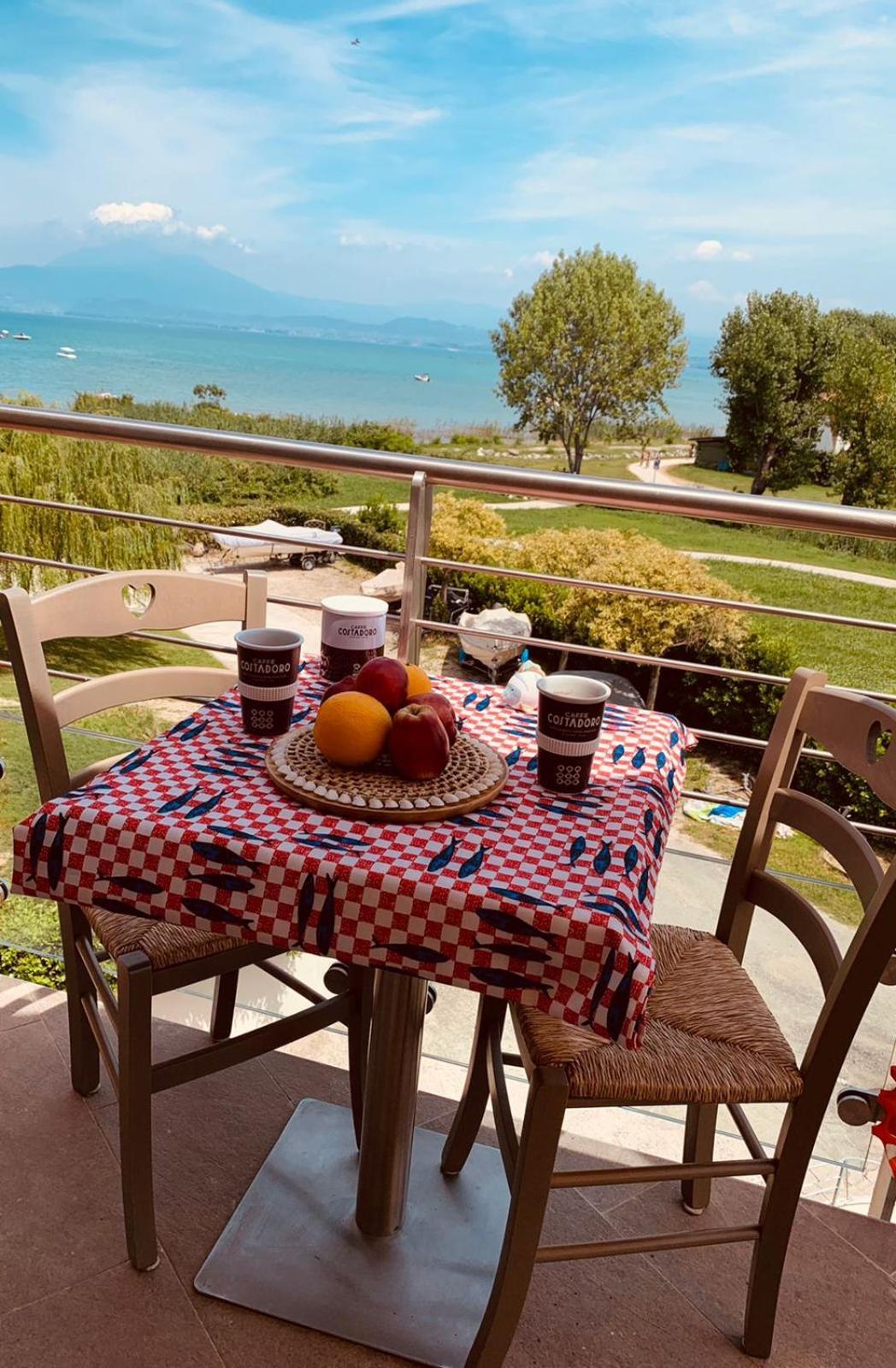 Seeblickwohnung Sirmione - Fronte Lago Mit Privatsteg Dış mekan fotoğraf